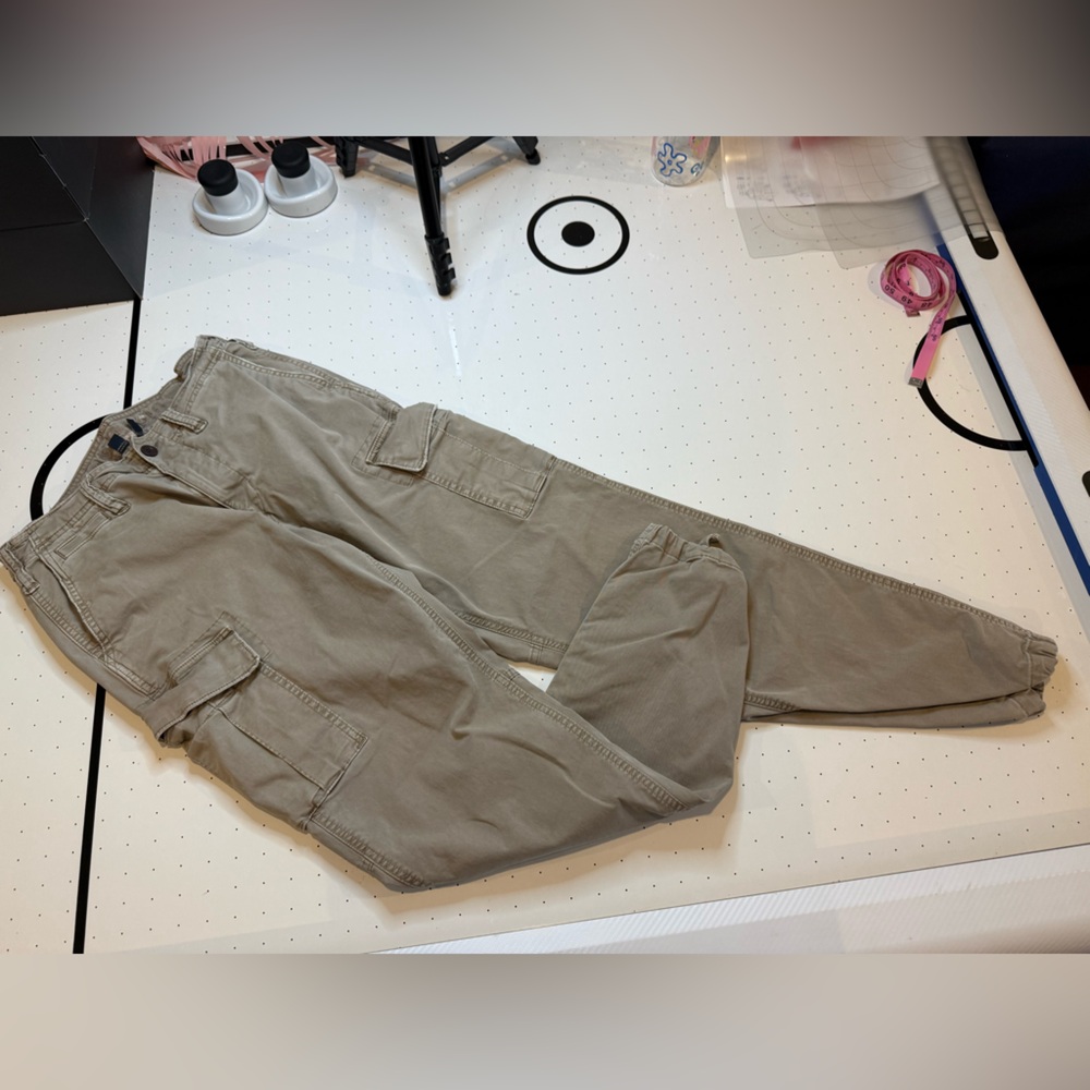 American Eagle Outfitters Men's Khaki Cargo Pants